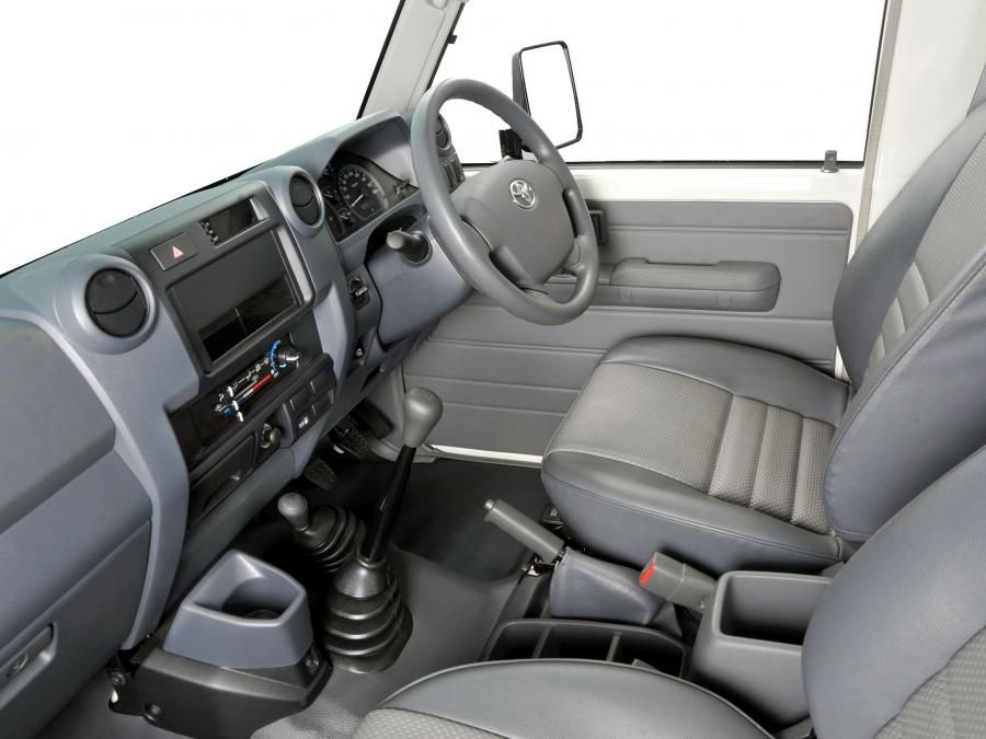 Toyota Land Cruiser 70 Wagon 2010 года  (ZA) (фото 5 из 21)
